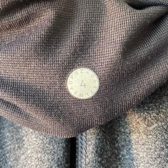 lululemon Train Times 7/8 Pant 25" Heathered Black Size 4 - Picture 8 of 8